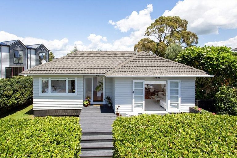 Photo of property in 58 Kervil Avenue, Te Atatu Peninsula, Auckland, 0610