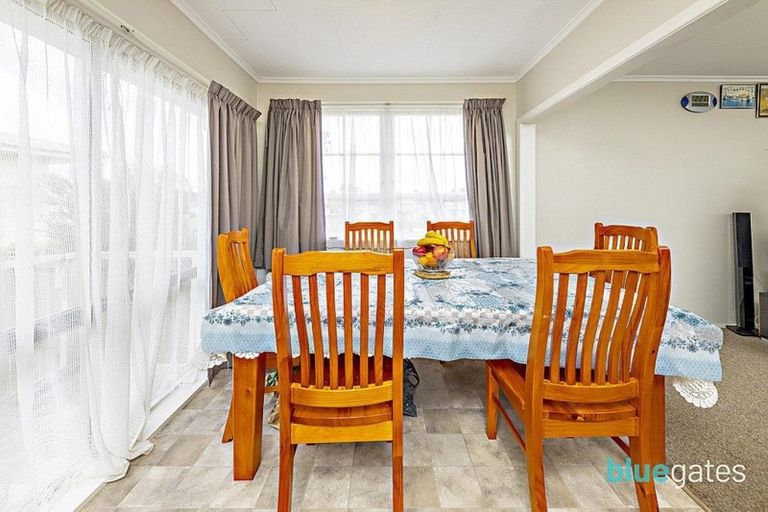 Photo of property in 6 Joanne Place, Rosehill, Papakura, 2113