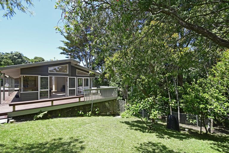 Photo of property in 18 Grand View Road, Leigh, 0985