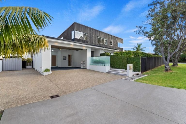 Photo of property in 52 Walton Street, Red Beach, 0932