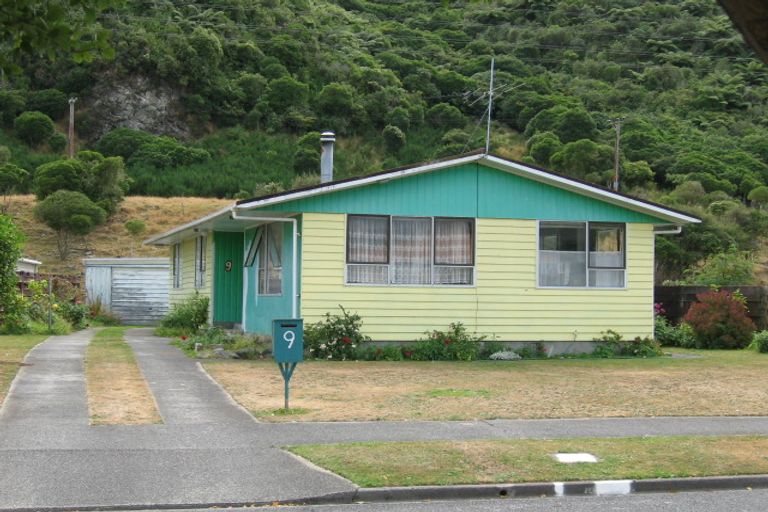 Photo of property in 9 Indiana Grove, Totara Park, Upper Hutt, 5018