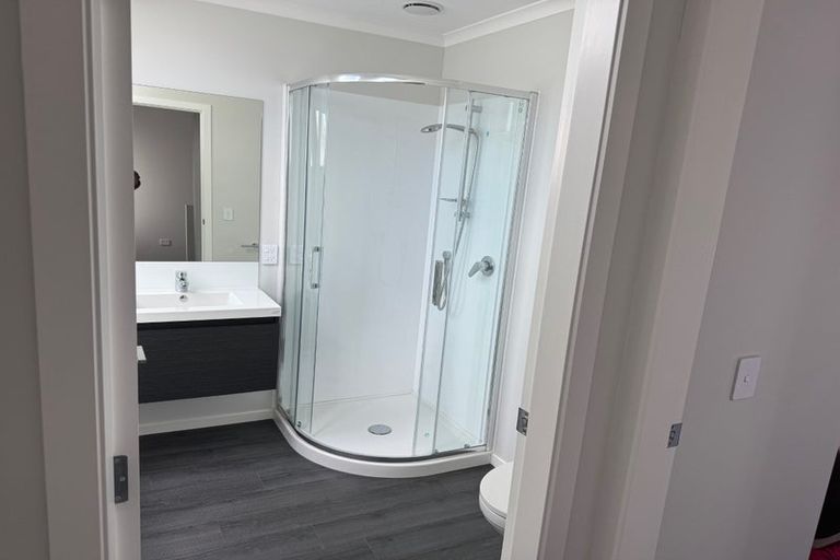 Photo of property in 91c Whites Line East, Waiwhetu, Lower Hutt, 5010