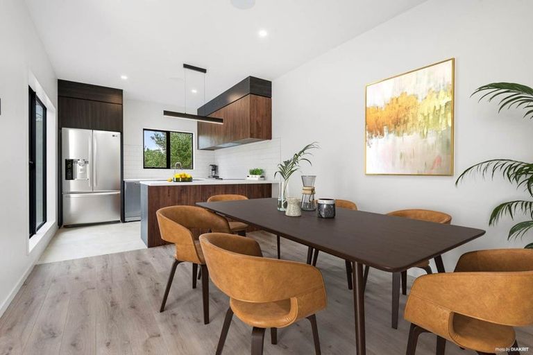 Photo of property in 1/105 Hobsonville Road, West Harbour, Auckland, 0618