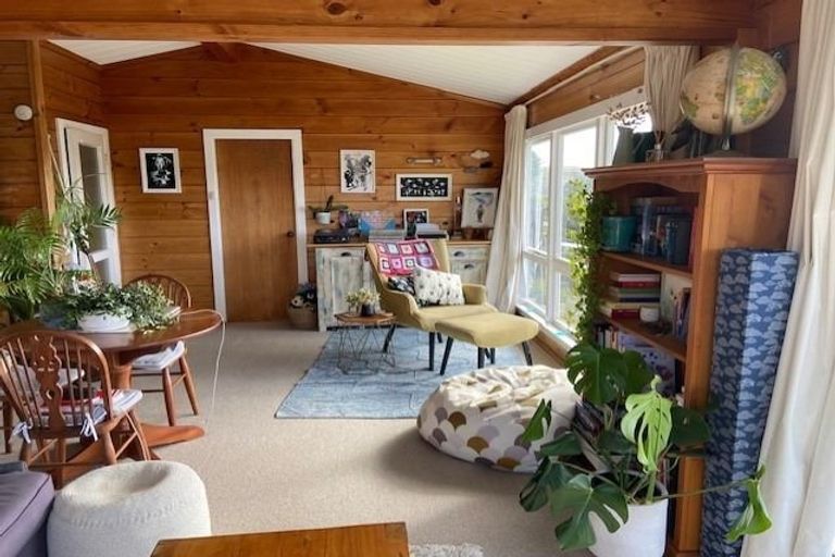 Photo of property in 21 Bayview Road, Paremata, Porirua, 5024