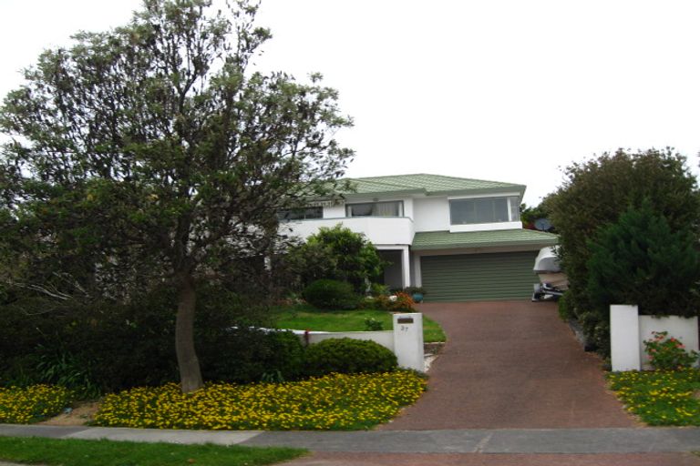 Photo of property in 37 Alec Craig Way, Gulf Harbour, Whangaparaoa, 0930