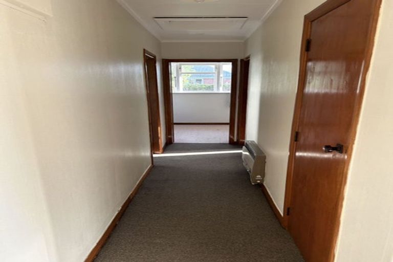 Photo of property in 10 Tilbury Avenue, Hokowhitu, Palmerston North, 4410