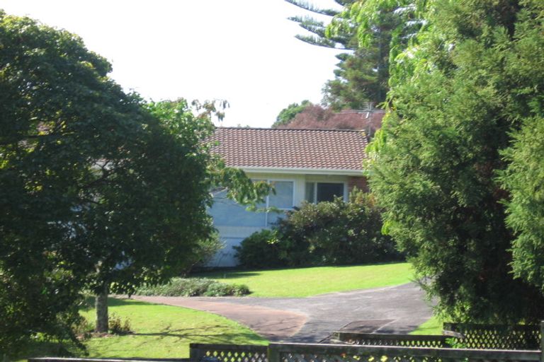 Photo of property in 1/5 Havelle Avenue, Titirangi, Auckland, 0604