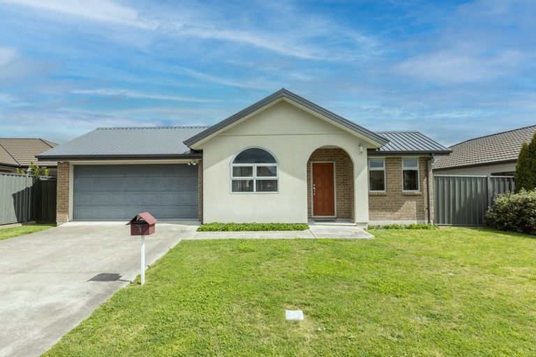 Photo of property in 3 Karoola Place, Havelock North, 4130