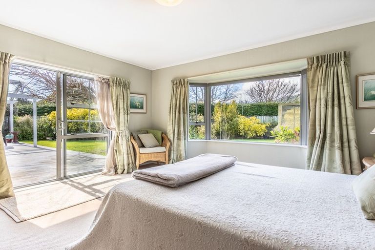 Photo of property in 3 Papawai Grove, Waikanae, 5036