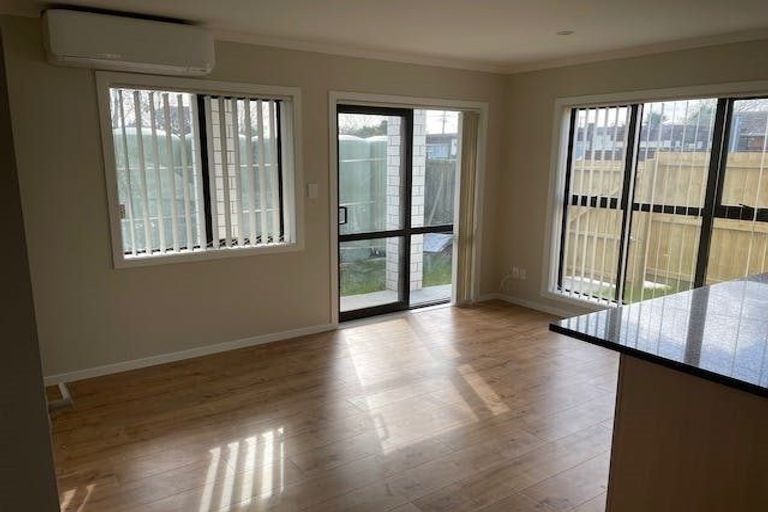 Photo of property in 3a Edwards Avenue, Henderson, Auckland, 0610