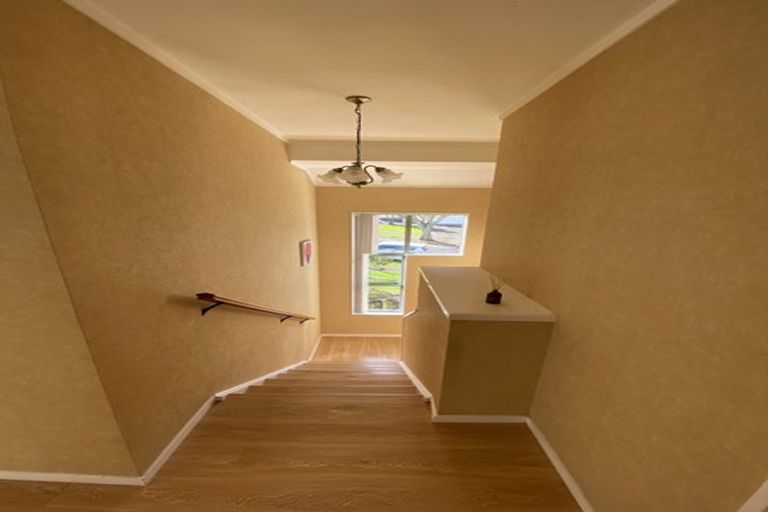 Photo of property in 1/4 Mossop Rise, Glenfield, Auckland, 0629