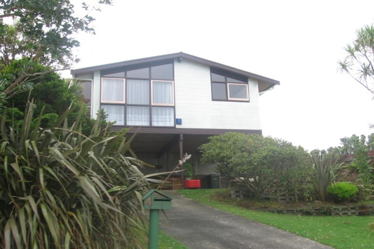 Photo of property in 4 Banksia Grove, Maungaraki, Lower Hutt, 5010