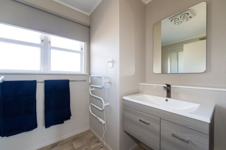Photo of property in 17 Folkestone Drive, Flaxmere, Hastings, 4120