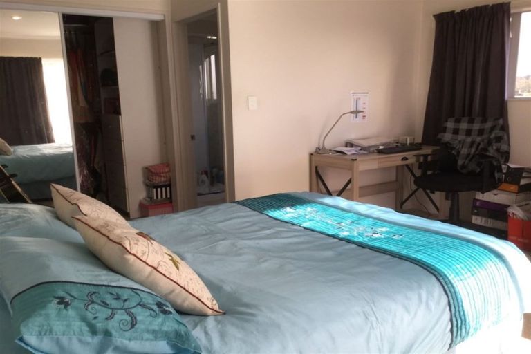 Photo of property in 10 Archibald Road, Kelston, Auckland, 0602