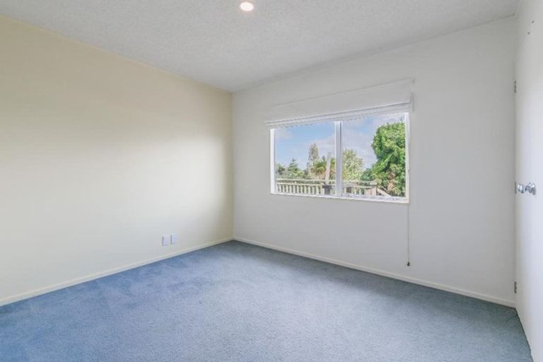 Photo of property in 28 Drome View Place, Beach Haven, Auckland, 0626