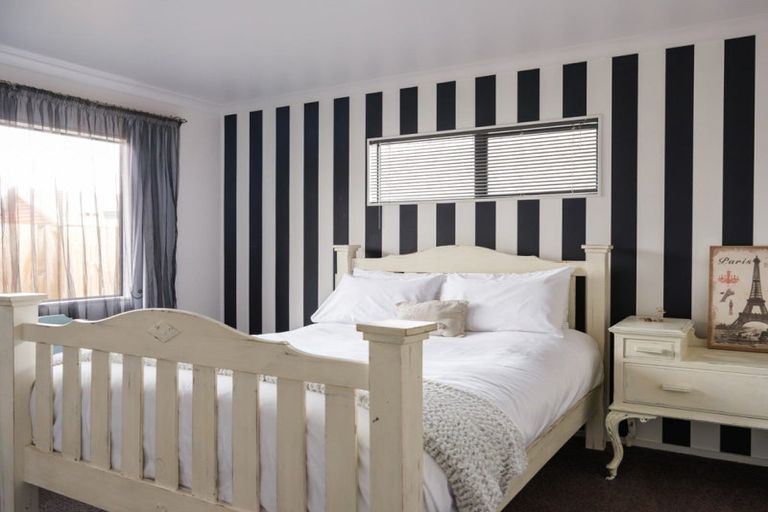 Photo of property in 8 Woodfield Place, Parkvale, Hastings, 4122