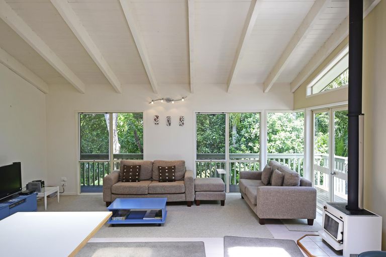 Photo of property in 18 Grand View Road, Leigh, 0985