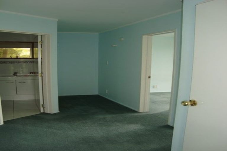 Photo of property in 635 Glenfield Road, Totara Vale, Auckland, 0629