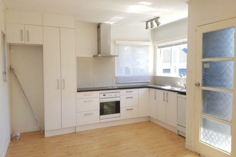 Photo of property in 71 Shakespeare Road, Milford, Auckland, 0620