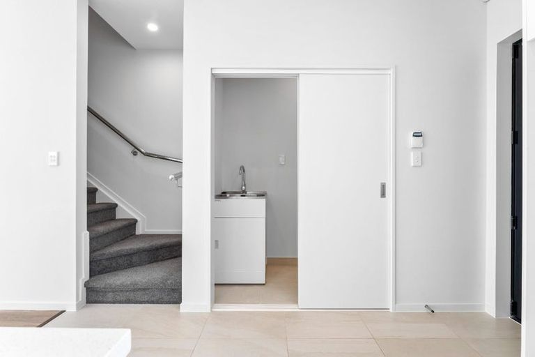 Photo of property in 28 Whare Kauri Road, Papakura, 2110