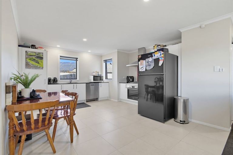 Photo of property in 16 Opouatu Avenue, Glenbrook, 2681