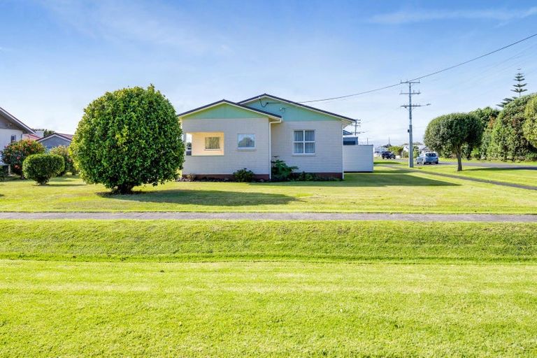 Photo of property in 16 Layard Street, Opunake, 4616