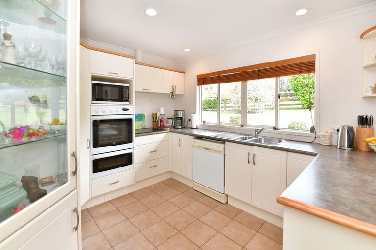 Photo of property in 12 Wyn Close, Kaukapakapa, 0871