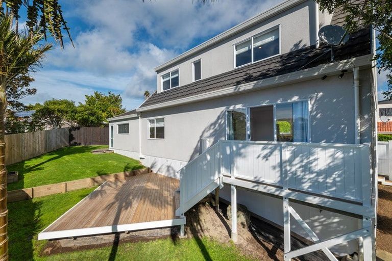 Photo of property in 1/18 Altair Place, Windsor Park, Auckland, 0632