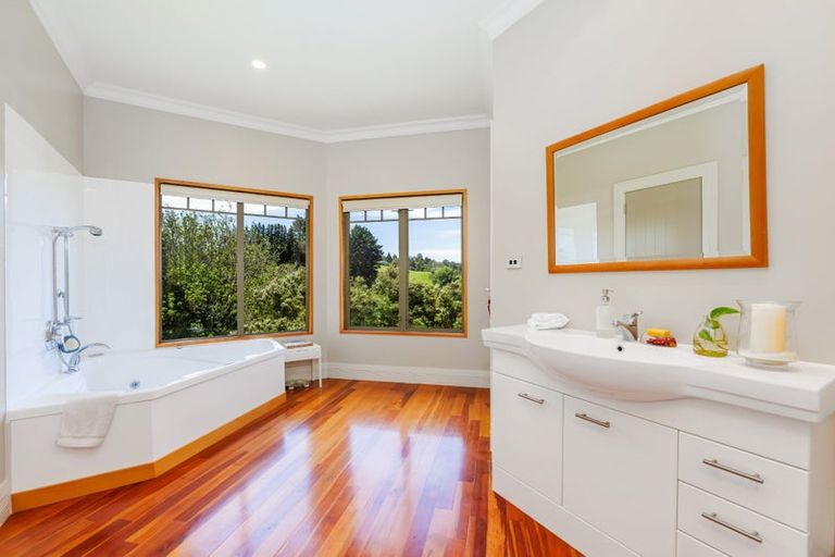 Photo of property in 251 Whitehills Road, Waitoki, 0994