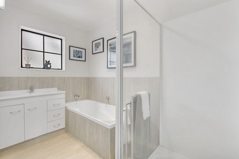 Photo of property in 15 Marendellas Drive, Bucklands Beach, Auckland, 2014