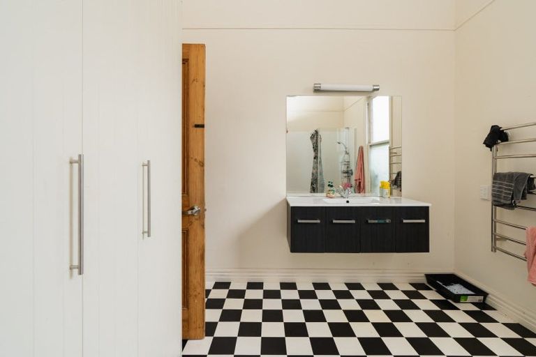 Photo of property in 32 Clifford Street, Dalmore, Dunedin, 9010