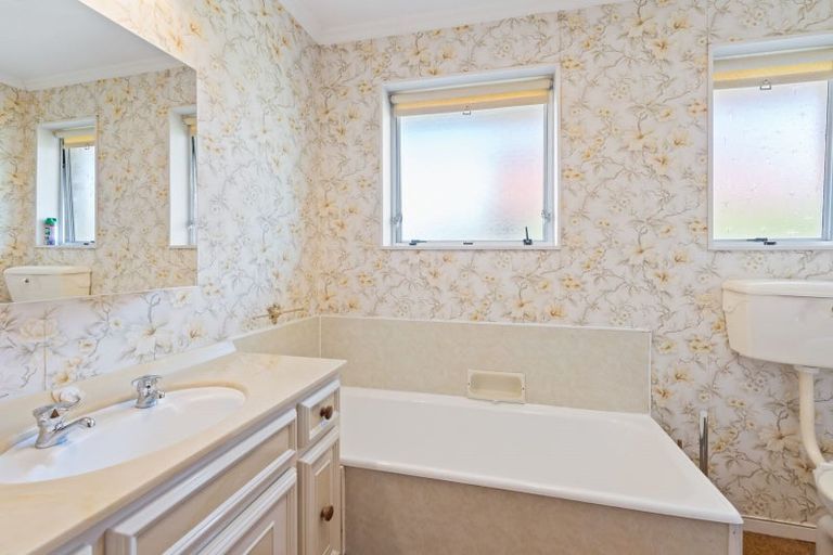 Photo of property in 25 Knights Grove, Otaki, 5512