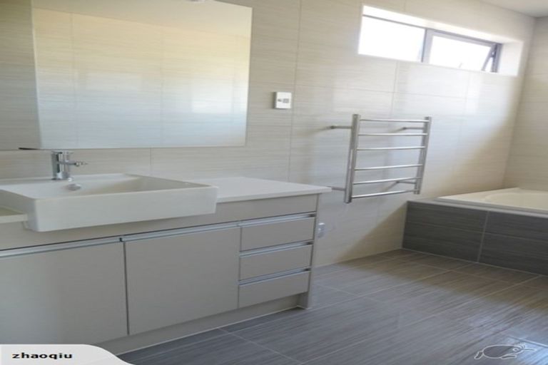 Photo of property in 18 Mural Place, Greenhithe, Auckland, 0632