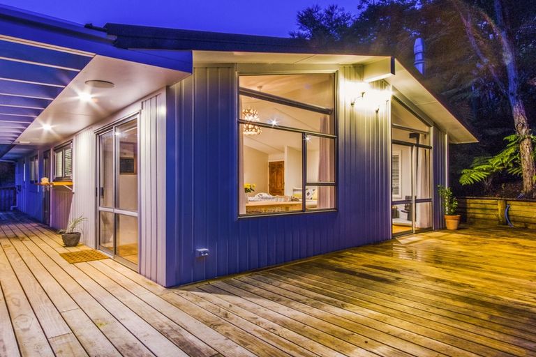 Photo of property in 146 Laingholm Drive, Laingholm, Auckland, 0604