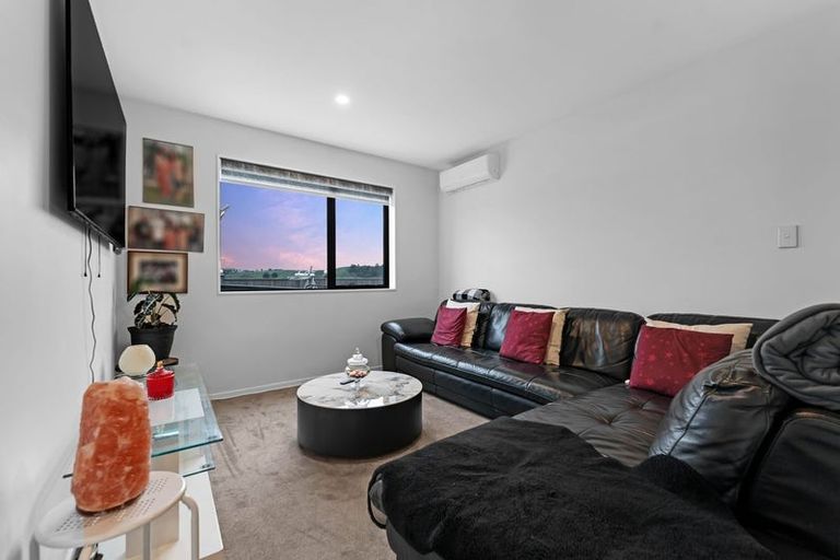 Photo of property in 32 Leathem Crescent, Pokeno, 2402