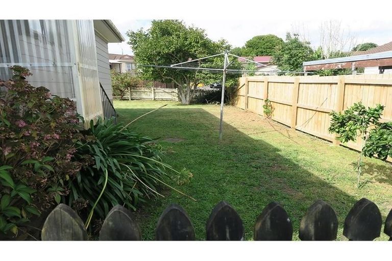 Photo of property in 14 Palmers Road, Clendon Park, Auckland, 2103