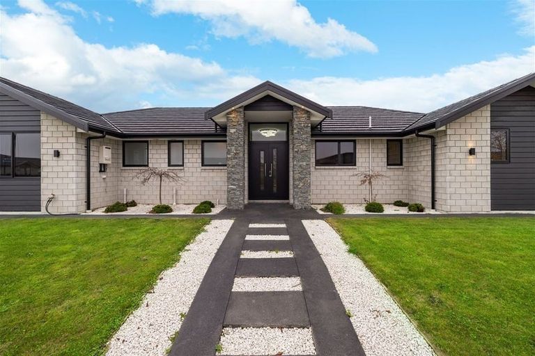 Photo of property in 32 Bill Harvey Drive, Halswell, Christchurch, 8025