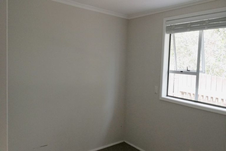 Photo of property in 9/26a Sunnynook Road, Sunnynook, Auckland, 0620