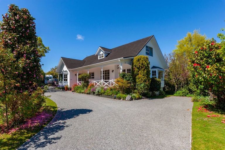 Photo of property in 8 Gradwell Place, Two Mile Bay, Taupo, 3330