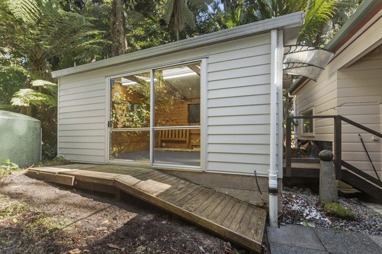 Photo of property in 1 Ngaio Road, Titirangi, Auckland, 0604