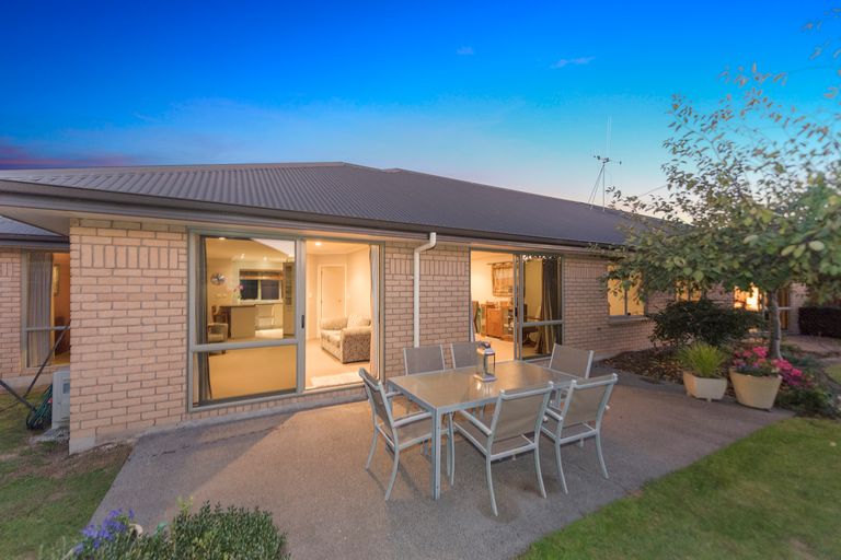 Photo of property in 19 Coleraine Drive, Rototuna, Hamilton, 3210