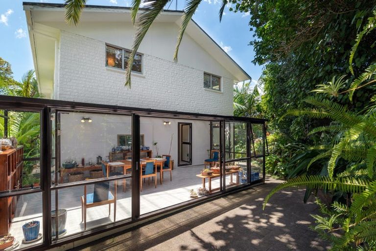 Photo of property in 10 Lyons Avenue, Murrays Bay, Auckland, 0630