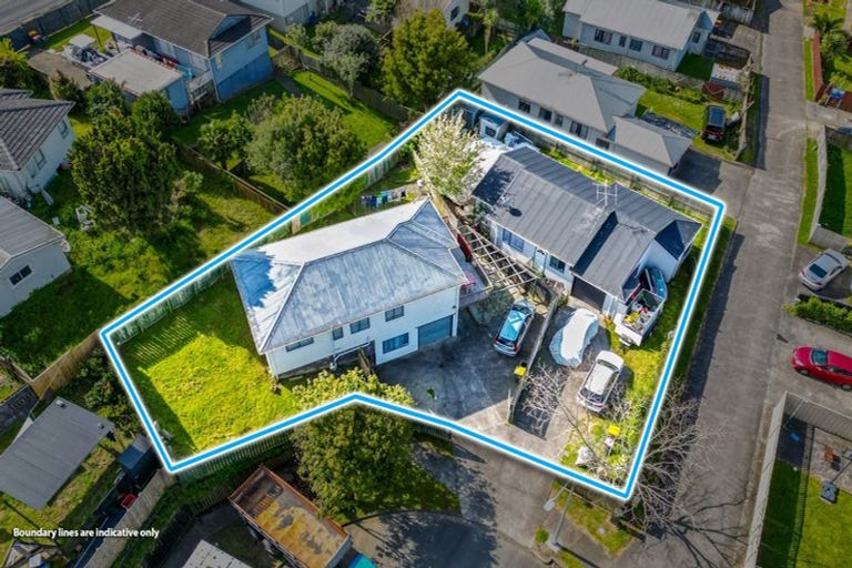 Photo of property in 2/6 Eulogy Place, Randwick Park, Auckland, 2105