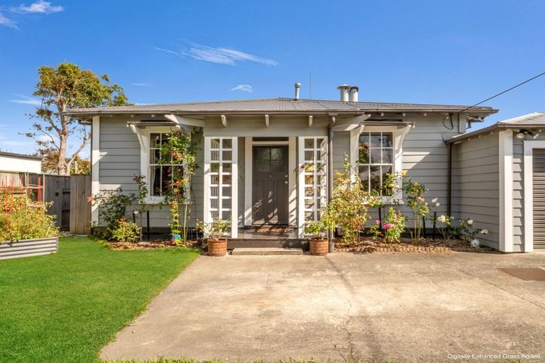 Photo of property in 6 Fairs Road, Milson, Palmerston North, 4414