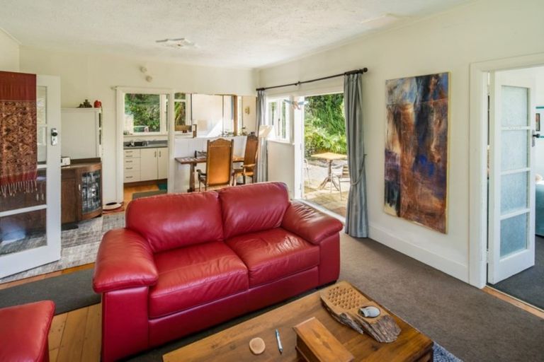 Photo of property in 20 Miromiro Road, Normandale, Lower Hutt, 5010