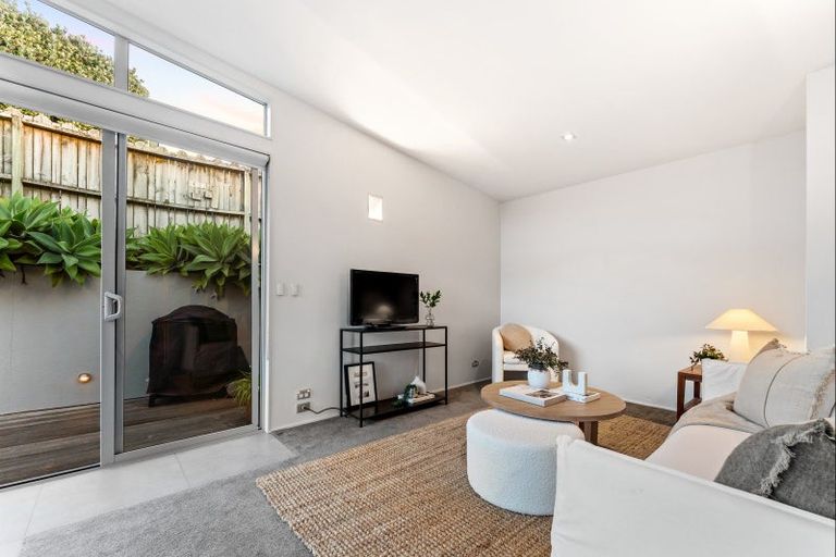 Photo of property in 16 North West Anchorage, Omaha, 0986