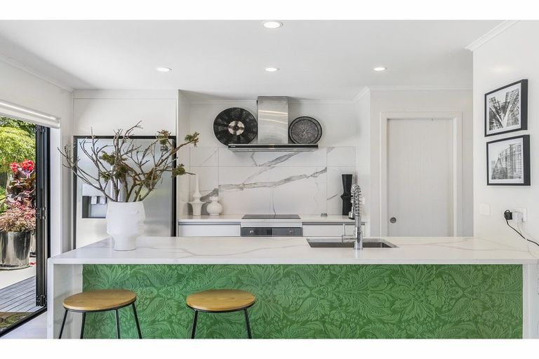 Photo of property in 82 Bay Street, Red Beach, 0932