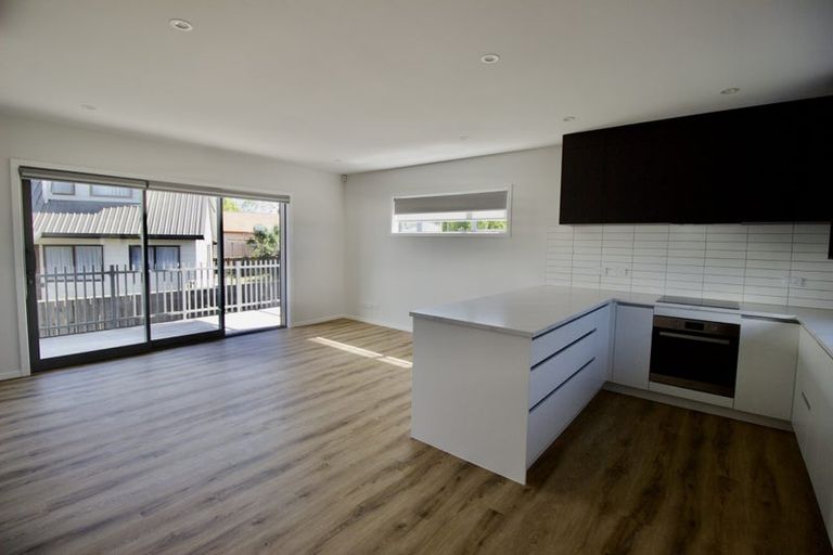 Photo of property in 7/94 Target Road, Totara Vale, Auckland, 0629