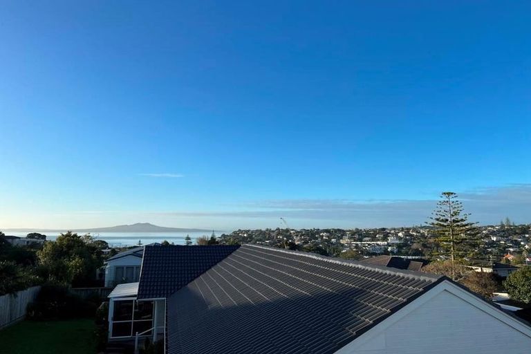 Photo of property in 1/5 Folkestone Street, Murrays Bay, Auckland, 0630