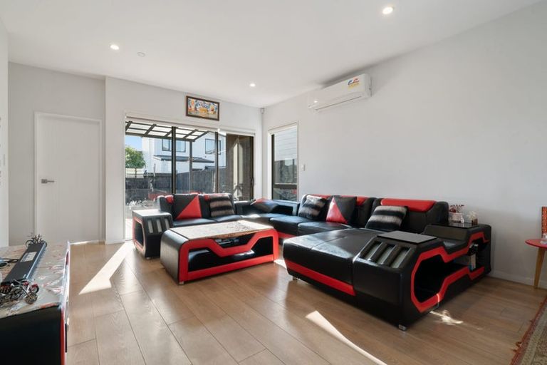 Photo of property in 42 Dignity Street, Papakura, 2110